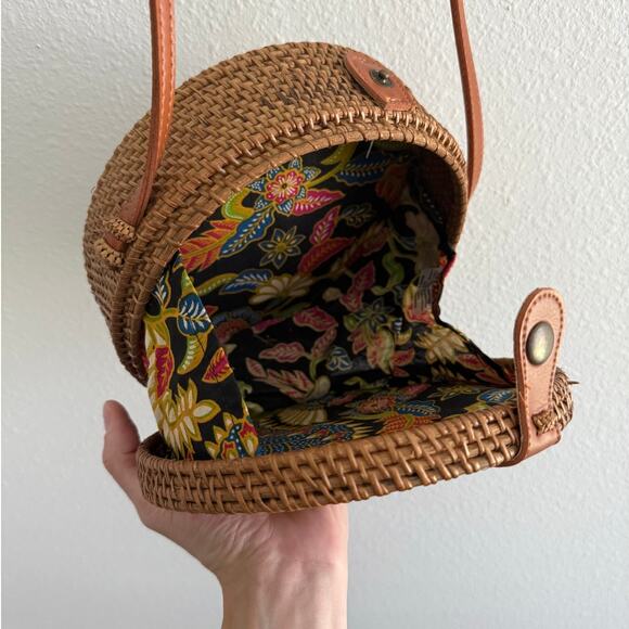 Round Rattan Straw Crossbody Bag – Floral Lined, No Brand Tag - Picture 8 of 10